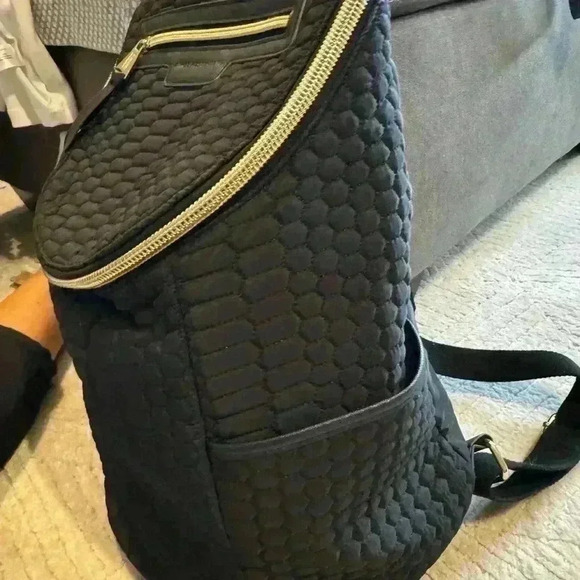 Aimee Kestenberg woman’s nylon quilted backpack purse - Picture 10 of 10